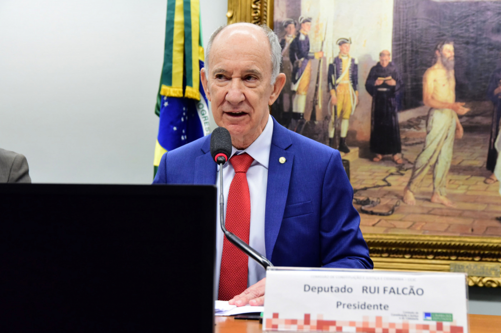 Comando da CCJ não garante a Lula vitória do governo em votações sensíveis