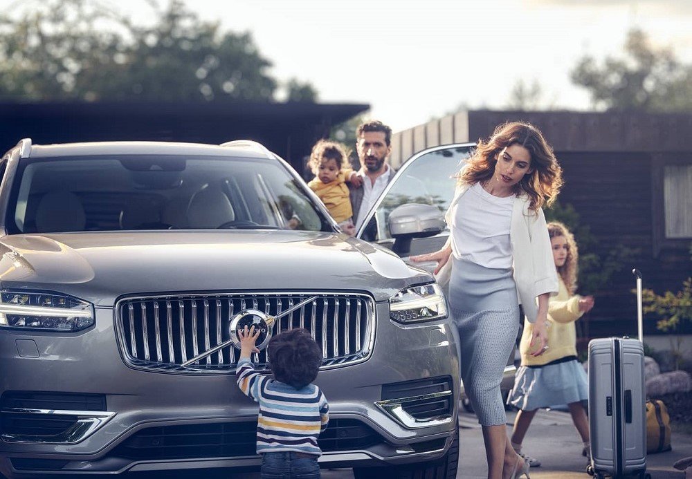 Volvo Brasil cria licença parental igualitária de seis meses para pais e mães