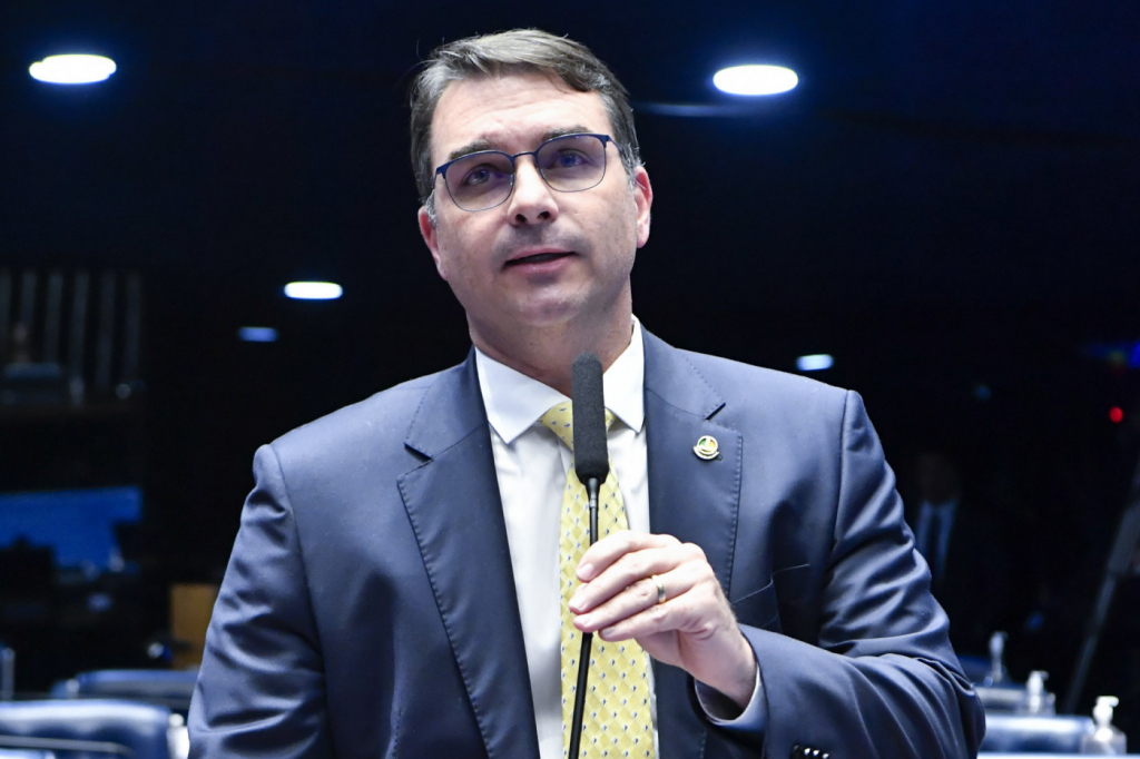 Flávio Bolsonaro critica ataques a Tarcísio: ‘Uma grande injustiça’