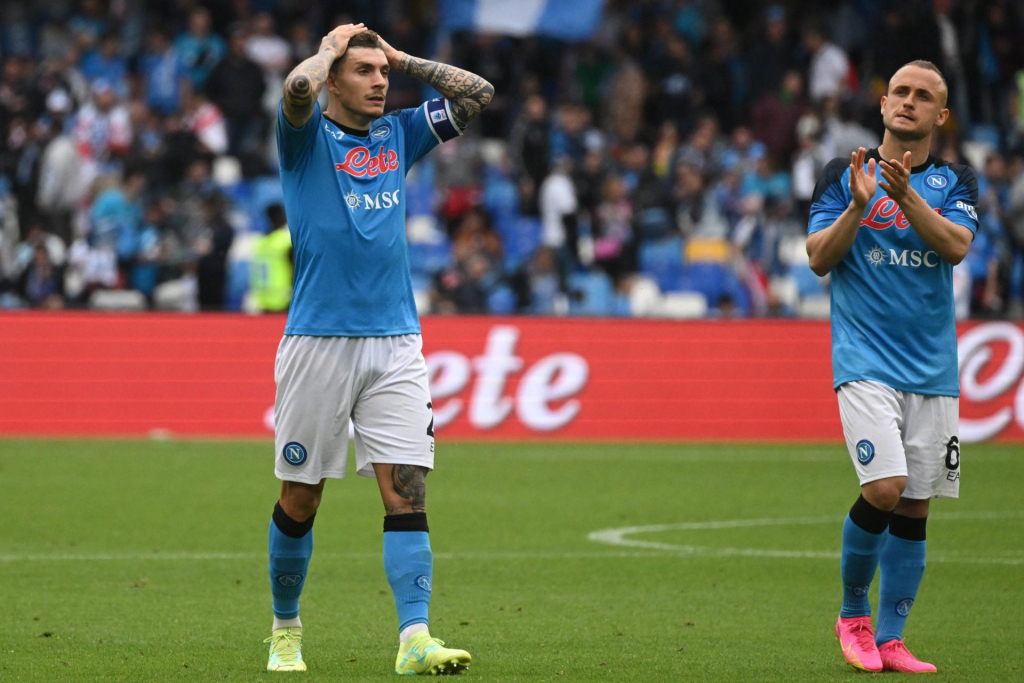 Napoli fica no empate com a Salernitana e adia comemoração do título no Italiano 