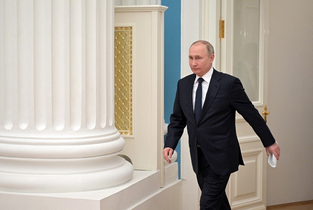 União Europeia e Reino Unido decidem congelar bens de Putin e do ministro das relações exteriores da Rússia