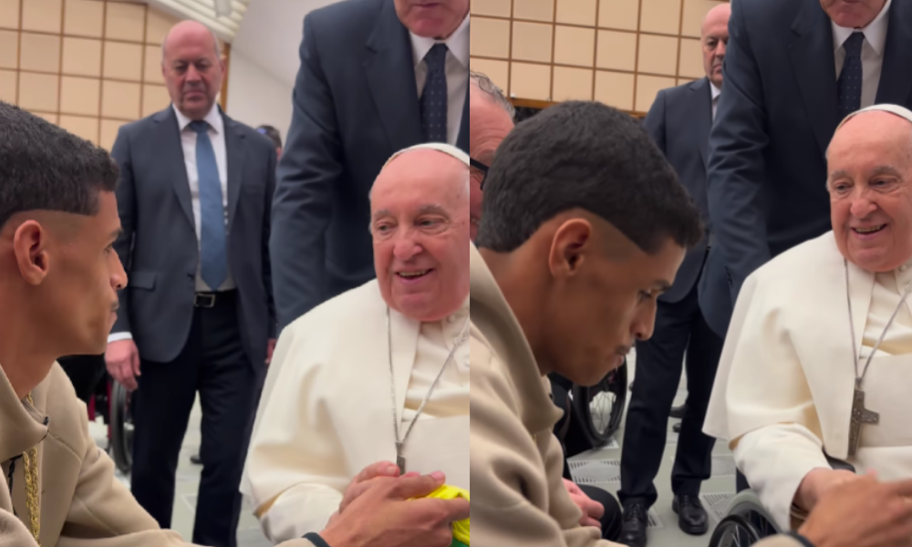 Luva de Pedreiro encontra Papa Francisco e pergunta: ‘Messi ou Cristiano Ronaldo?’