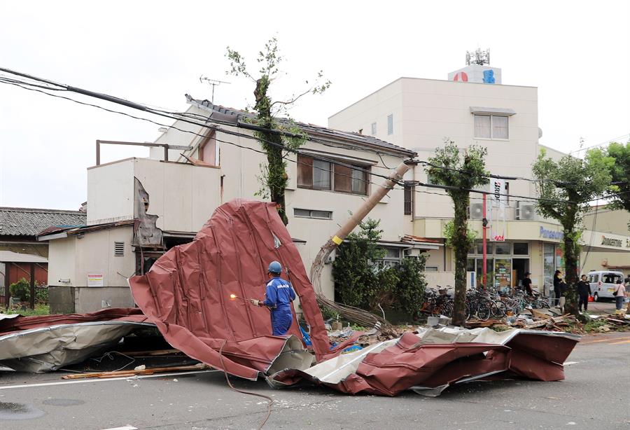 Tufão Shanshan atinge o Japão e governo pede retirada de 4 milhões de pessoas