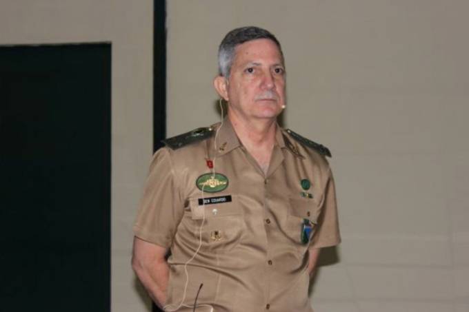 ‘Ministro da Defesa pode ser um civil, desde que não seja um radical ideológico’, diz presidente do Clube Militar