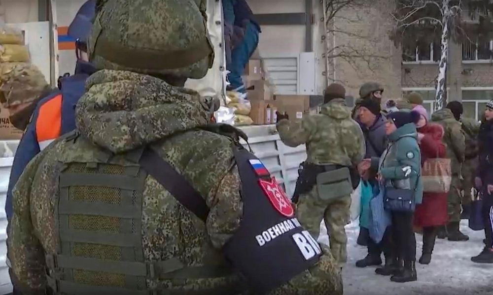 Ucrânia acusa Rússia de disparar foguetes contra comboio de refugiados em Mariupol