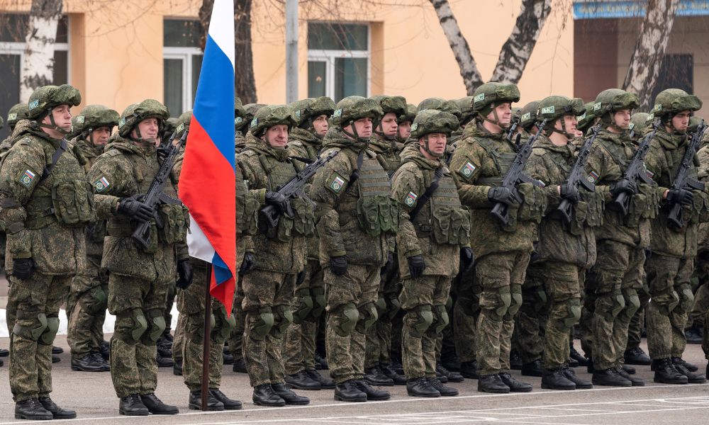 Rússia só vai parar ofensiva após rendição da Ucrânia, diz Kremlin