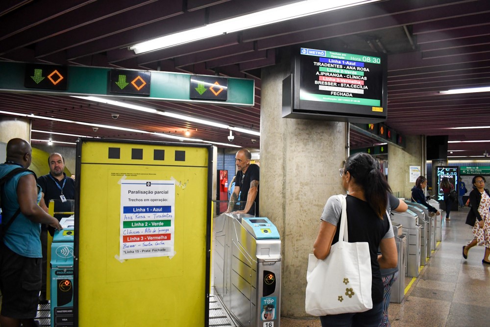 Trens de São Paulo funcionam em trechos reduzidos e com intervalo maior