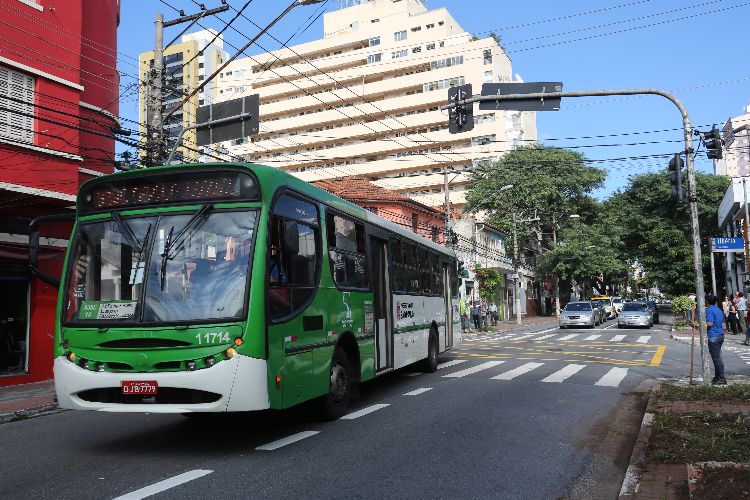 Tarifa zero em ônibus municipais começa a valer neste domingo em SP