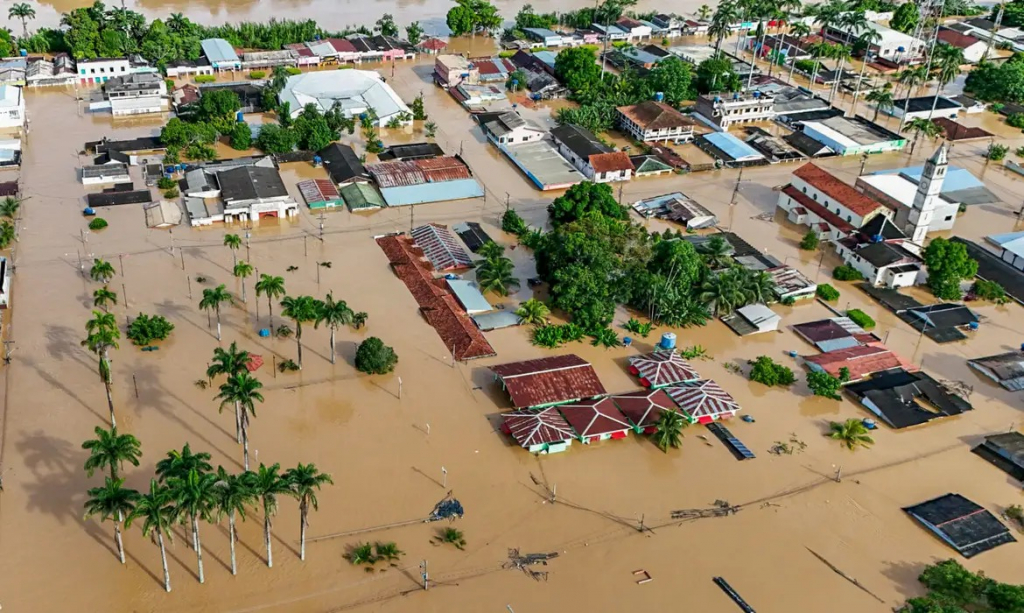 Governo repassa R$ 4 milhões a Rio Branco após enchentes; comitiva federal chega ao Acre
