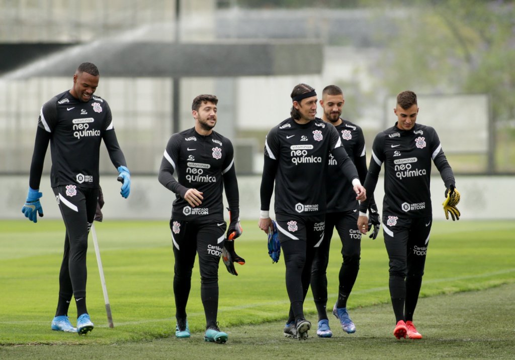 Provocou? Goleiro do Corinthians posta música antes de jogo que pode rebaixar o Grêmio
