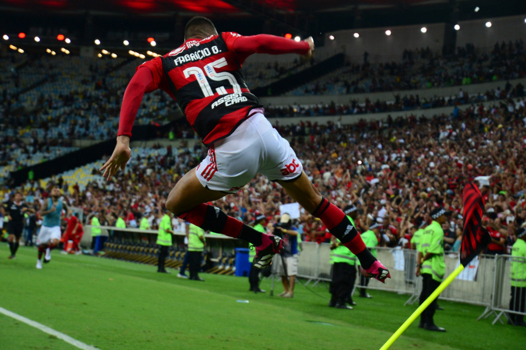 Flamengo se recupera e vence Vasco na primeira semifinal do Carioca