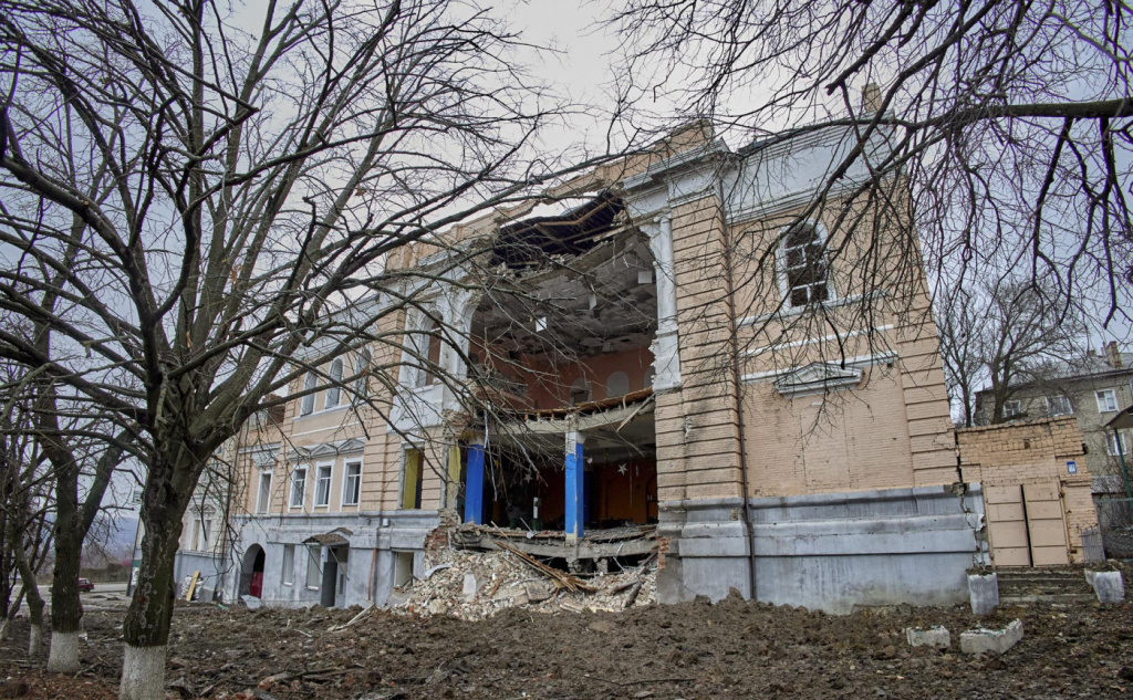 Ataque de míssil russo em Kharkiv deixa pelo menos quatro civis mortos