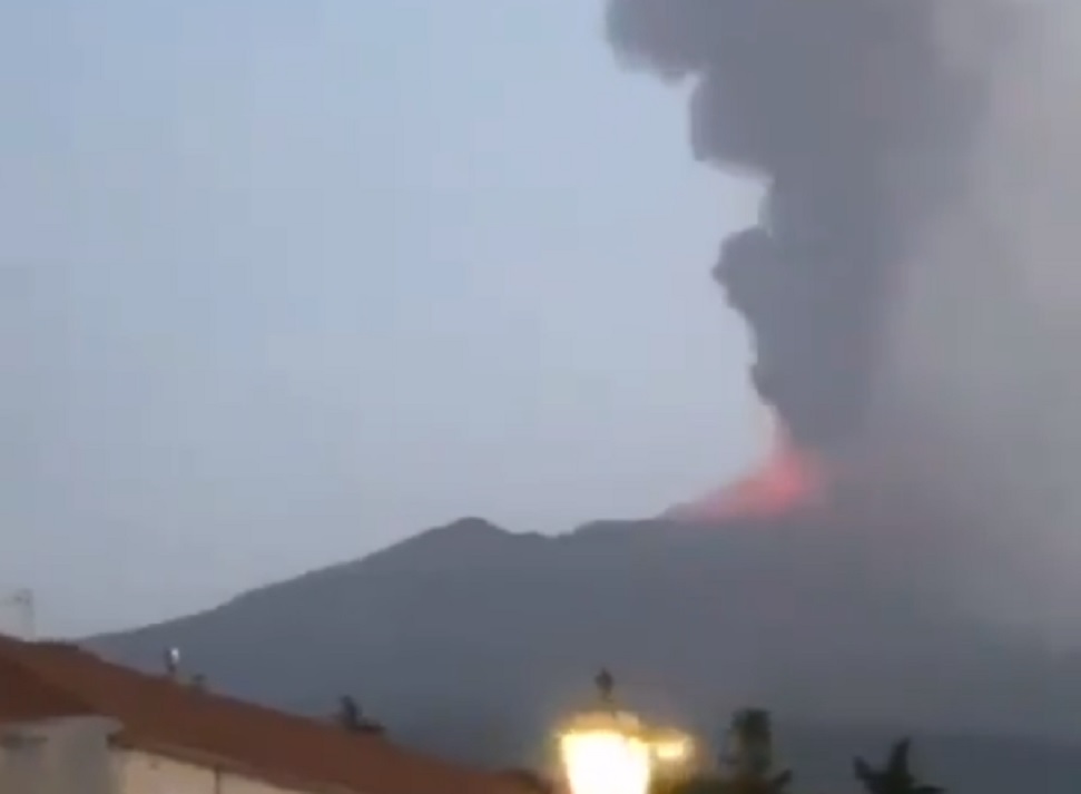 Vulcão Etna registra nova erupção na Itália; veja vídeo