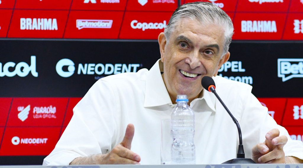 Petraglia volta a dizer que Athletico-PR superou o Santos: ‘O Pelé não joga mais’ 