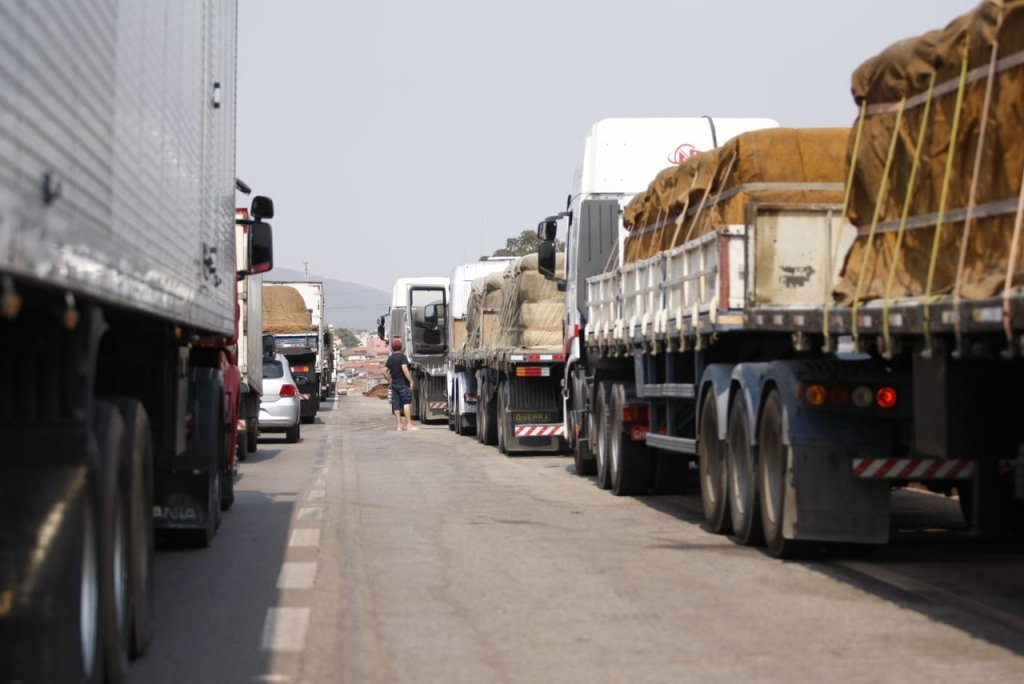 Governo anuncia o fim dos bloqueios de caminhoneiros em rodovias federais