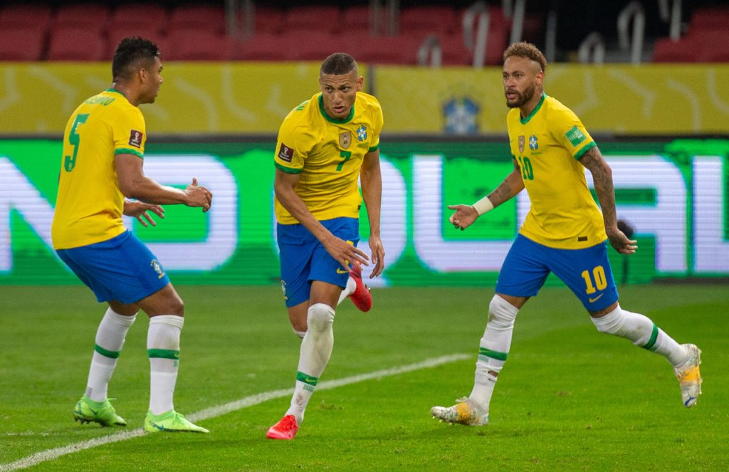 Seleção brasileira volta a campo após sete meses e vence o Equador pelas Eliminatórias