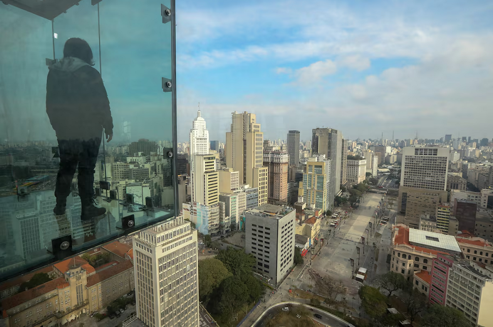 Turistas ficam presos no elevador do Sampa Sky, atração que oferece vista panorâmica de SP