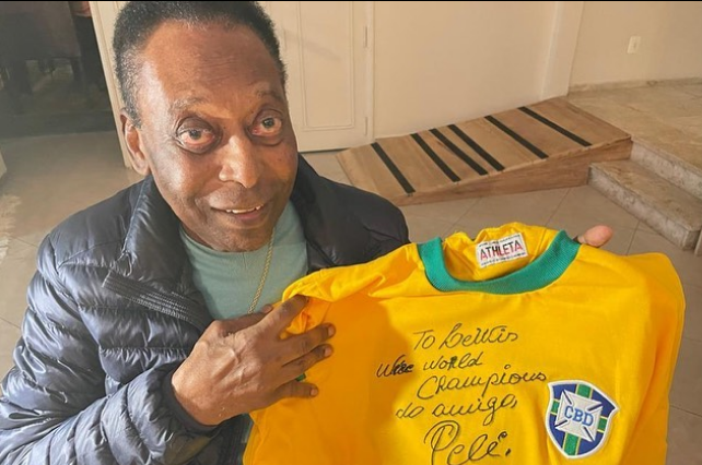 Pelé presenteia Hamilton com camisa da seleção brasileira autografada: ‘Atuação maravilhosa’