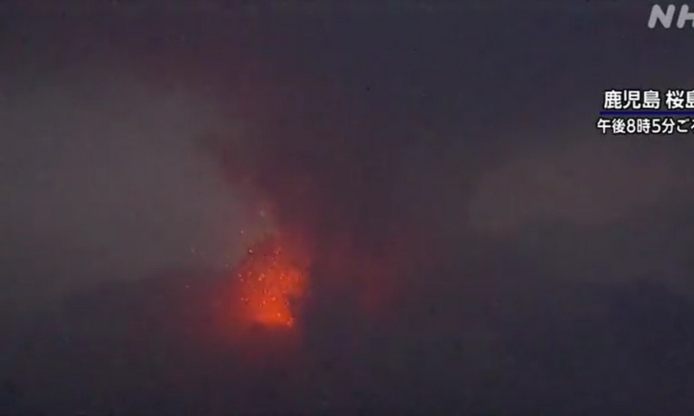 Vulcão entra em erupção no Japão e moradores são evacuados; veja vídeo
