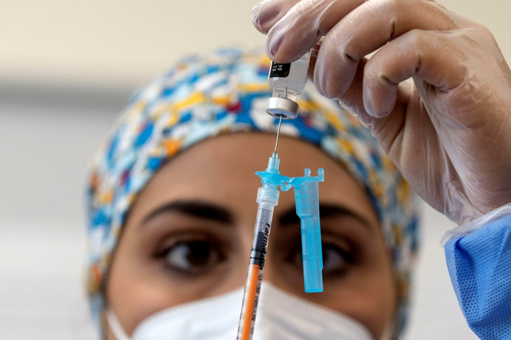 Novo lote de vacinas contra Covid-19 chega ao Rio de Janeiro nesta segunda