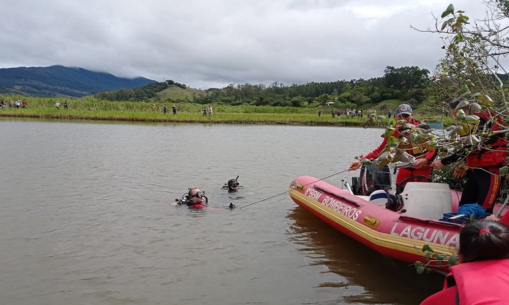 Dois adultos morrem e uma criança sobrevive após canoa virar em Santa Catarina