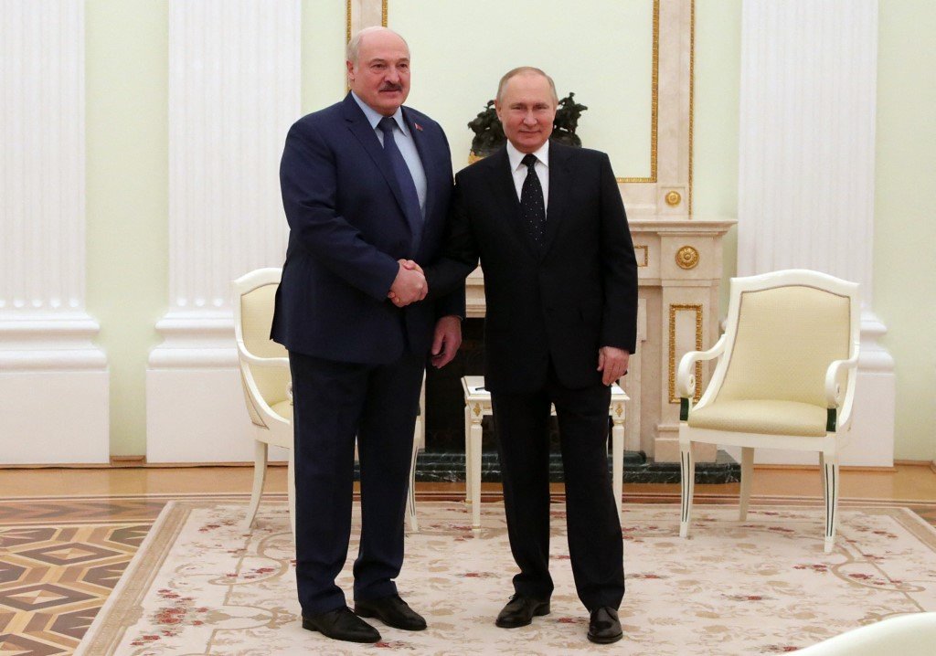 Lukashenko e Putin concordam em se apoiar mutuamente em meio a sanções do ocidente