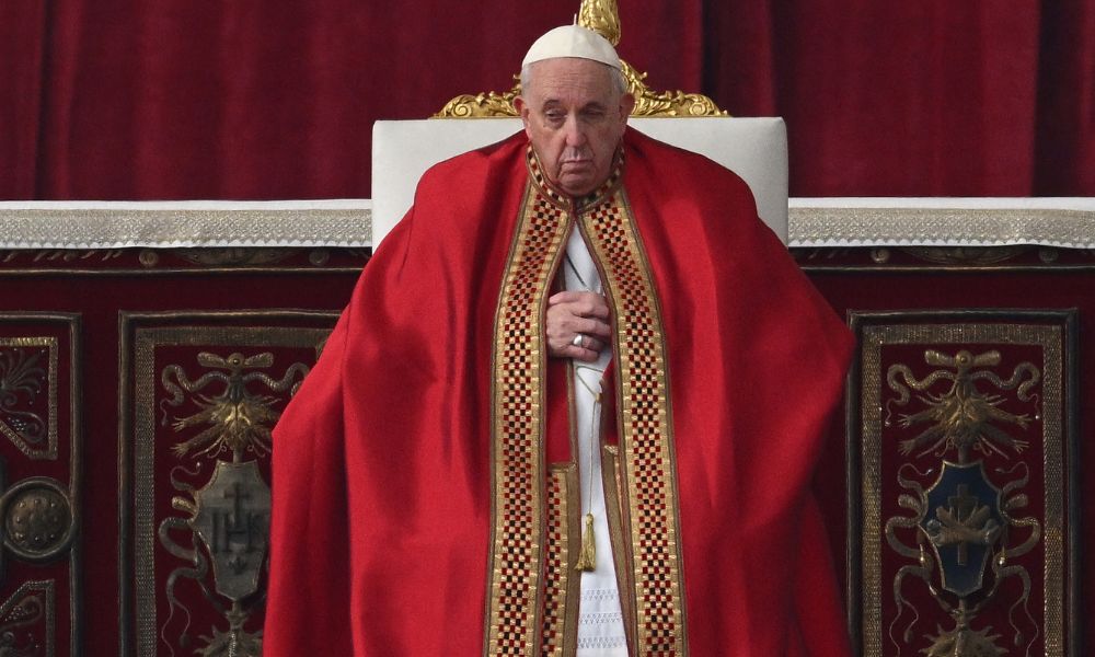 ‘Fiel amigo’, declara Papa Francisco em funeral de Bento XVI; corpo foi enterrado na Basílica de São Pedro