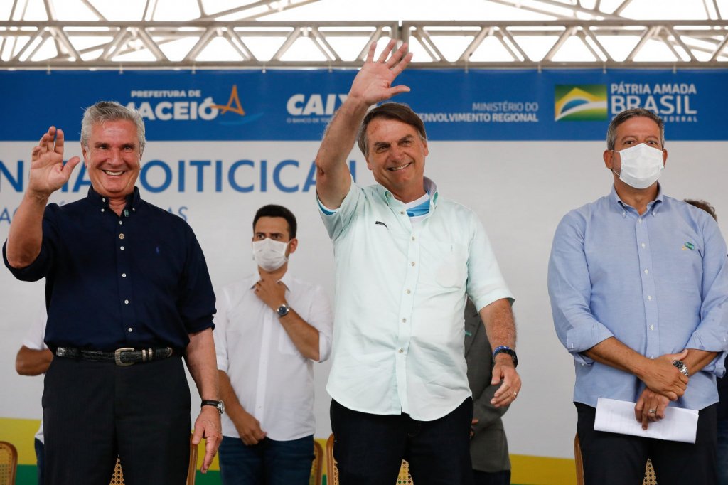Bolsonaro chama Calheiros de ‘picareta’ e ‘vagabundo’ após criticar CPI da Covid-19