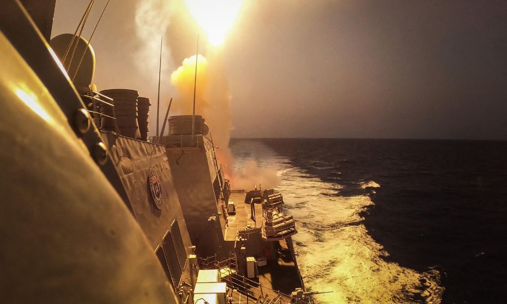Navio é atingido por drone nas proximidades do Iêmen