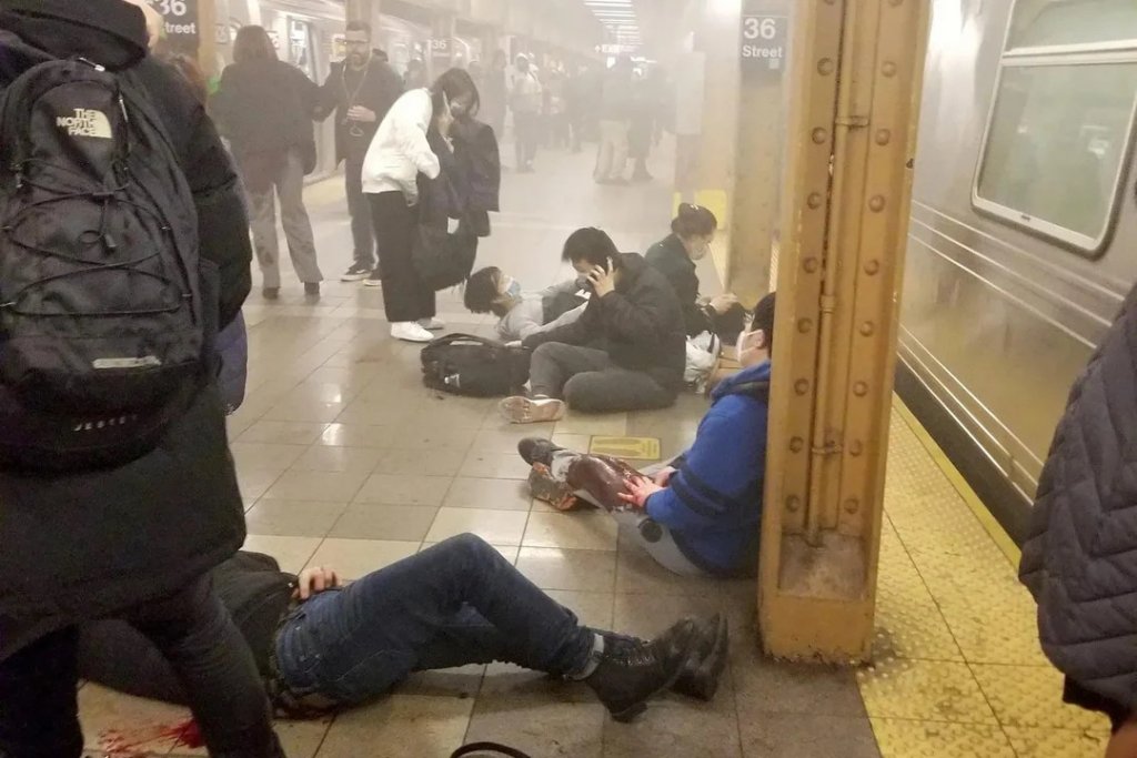 Sangue, fumaça e gritaria: confira relatos de testemunhas do ataque em metrô de Nova York