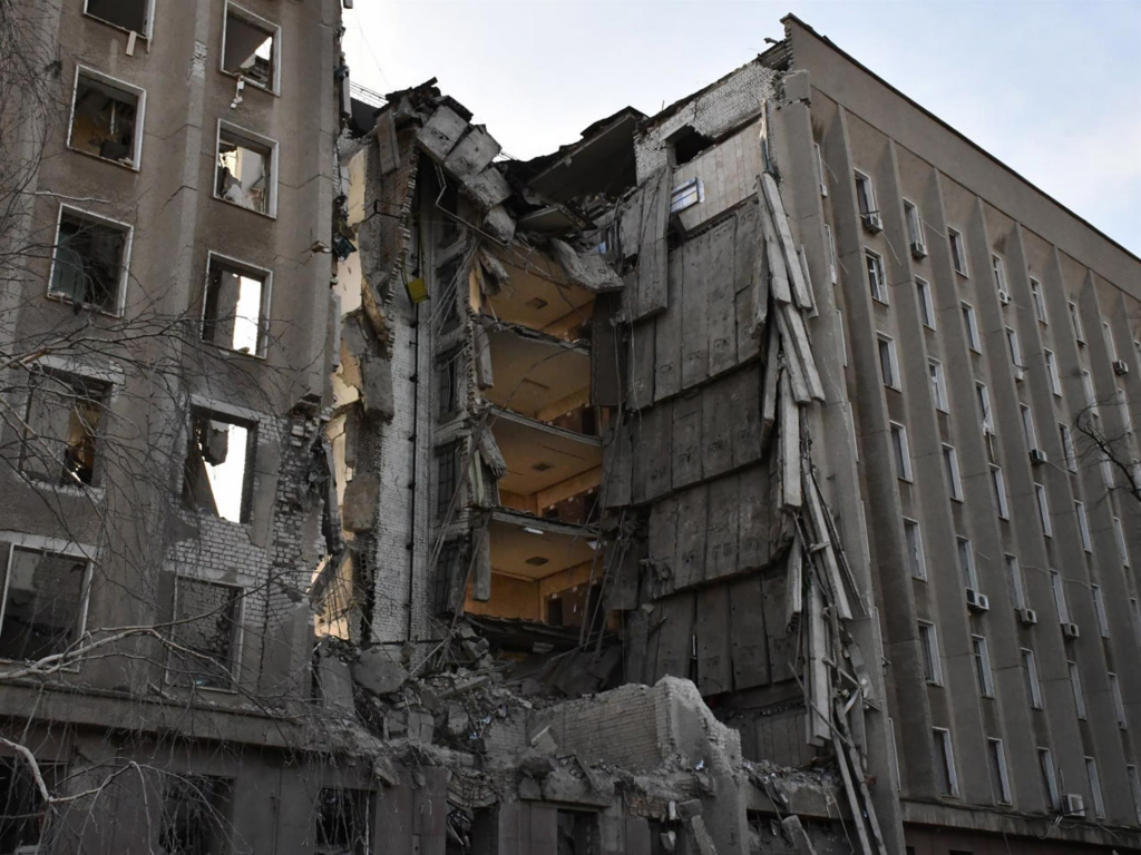 Bombardeio contra sede do governo de Mykolaiv deixa mortos e mais de 20 feridos