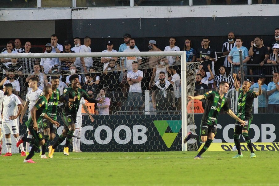 Santos é derrotado pelo América-MG e pode entrar na zona de rebaixamento neste domingo