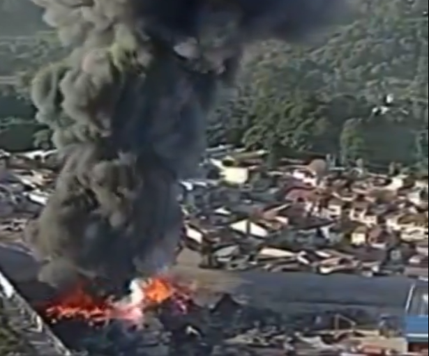 Incêndio atinge depósito de material reciclado na zona leste de São Paulo