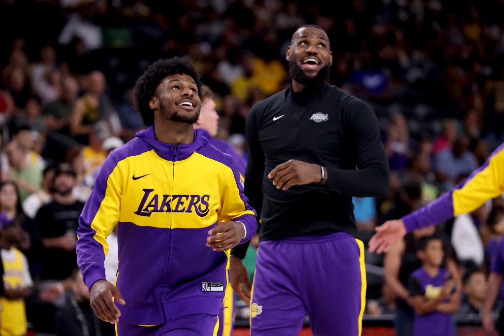 LeBron joga com Bronny James pelos Lakers e pai e filho fazem história na NBA 