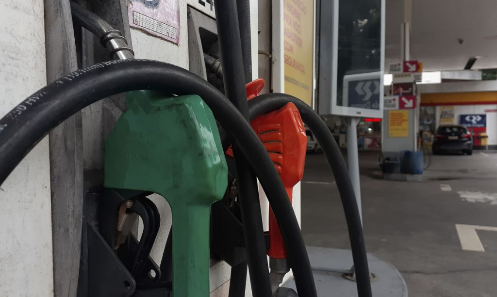 Preço da gasolina sobe para R$ 5,88 e atinge maior patamar em mais de um ano