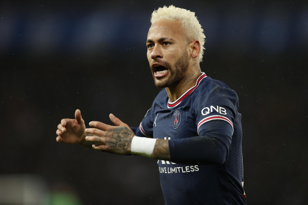 PSG ofereceu Neymar ao Manchester City, diz jornal francês