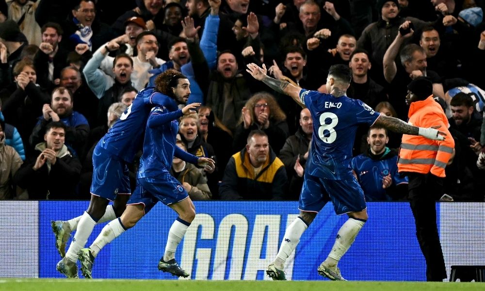 Chelsea vence Brentford por 2 a 1, chega a sétima vitória consecutiva e se aproxima do líder Liverpool no Inglês