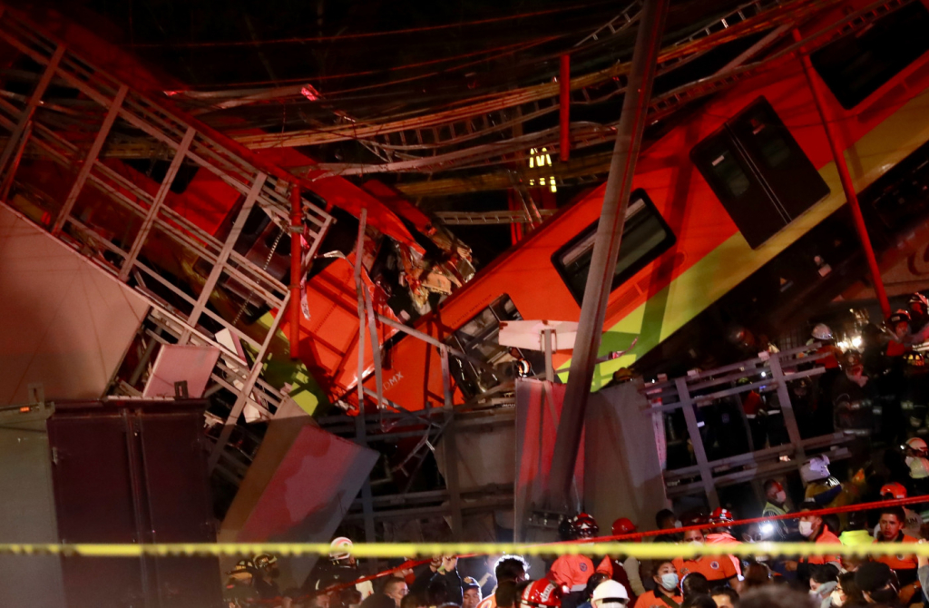 Trem desaba em avenida após queda de viaduto e mata pelo menos 23 pessoas no México