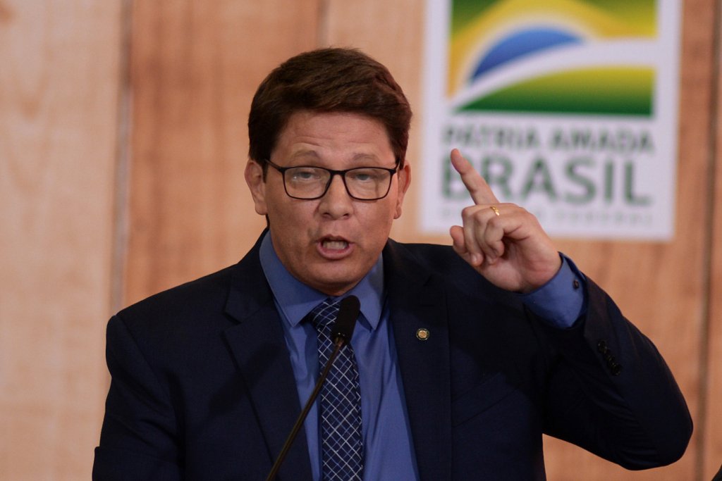 Mário Frias, Eduardo Bolsonaro e irmãos Weintraub trocam acusações em redes sociais