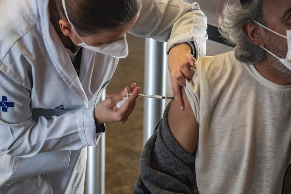 Após Doria anunciar calendário da 3ª dose, Ministério da Saúde diz que não garantirá vacinas