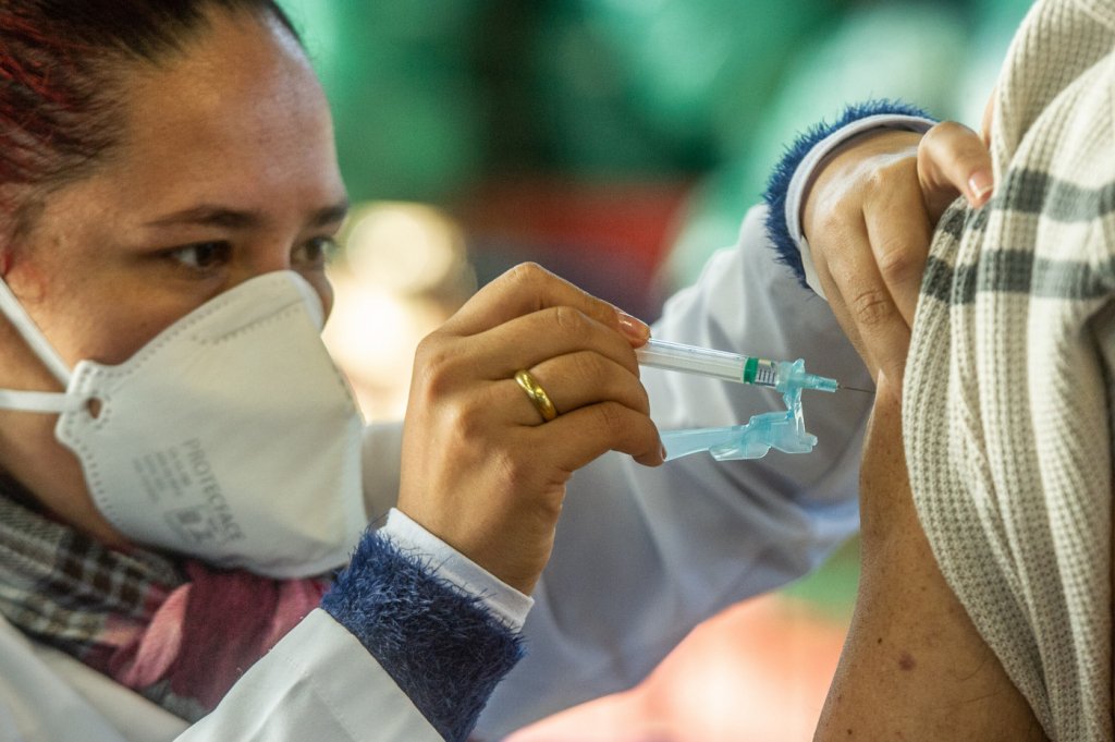 Brasil alcança 100 milhões de pessoas imunizadas com a primeira dose da vacina contra a Covid-19
