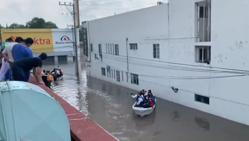 Hospital é inundado e 16 pacientes morrem após fortes chuvas no México