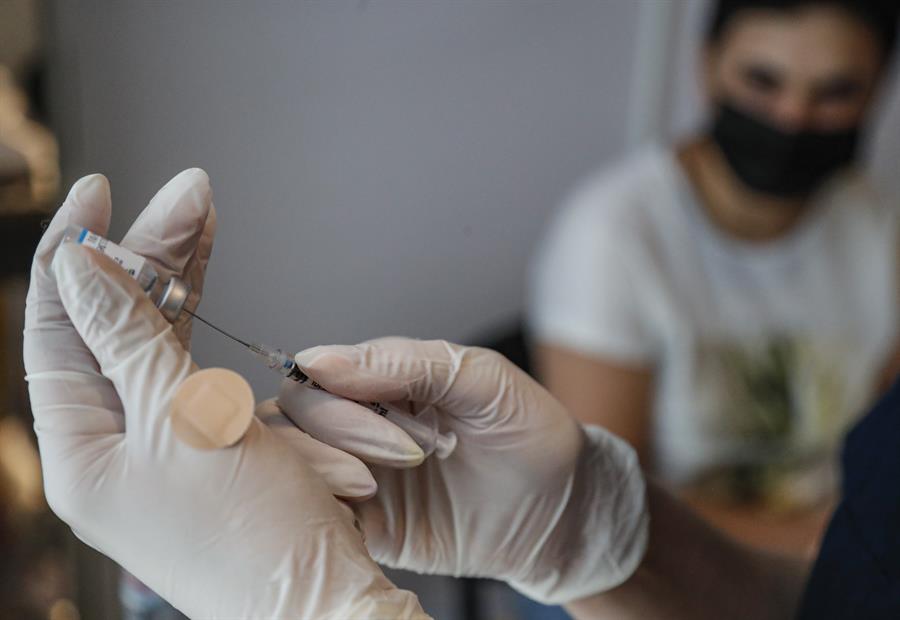 Vacinas atuais são eficazes contra a varíola dos macacos, diz infectologista