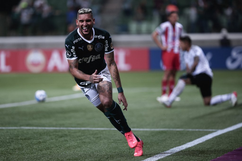 Navarro dá show e Palmeiras goleia o Independiente Petrolero por 8 a 1 na Libertadores