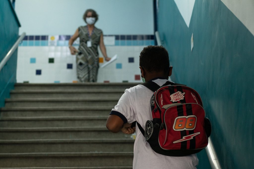 Escolas de São Paulo enfrentam dificuldades após volta às aulas presenciais