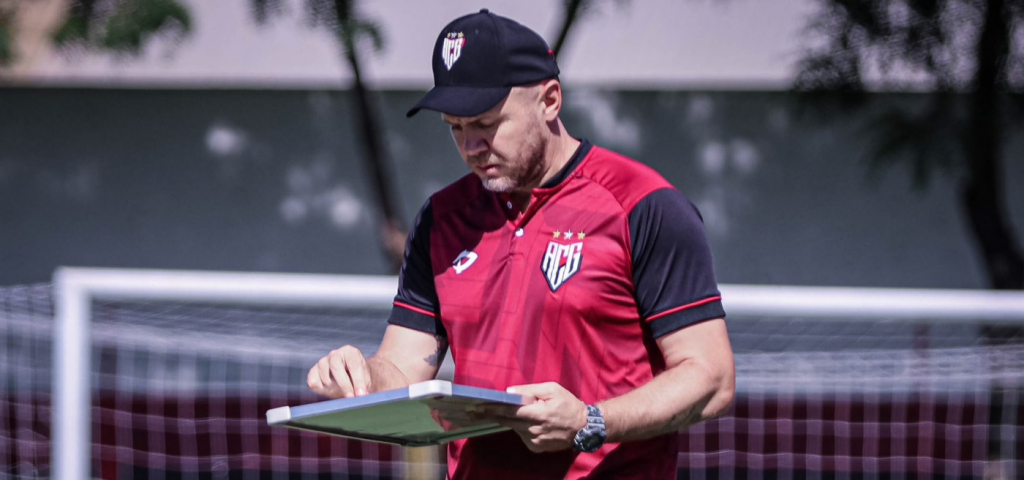 Atlético-GO demite técnico Mozart e dispara: ‘Time tem capacidade para render mais’