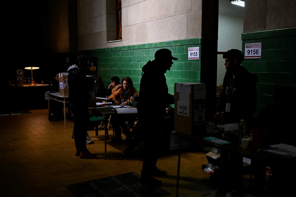Problemas nas urnas eletrônicas atrapalham votação na Argentina e devem atrasar resultado de primárias