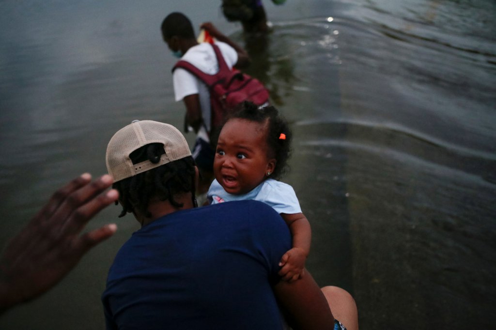 EUA vão aumentar voos de deportação após chegada de milhares de imigrantes haitianos
