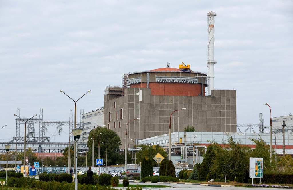 Usina nuclear de Zaporizhzhia sofre bombardeio, e Rússia e Ucrânia trocam acusações