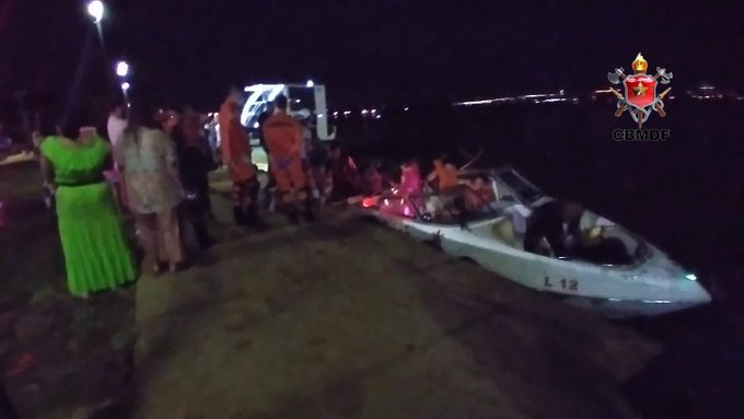 Barco com influenciadores encalha durante festa no DF; passageiros relatam susto